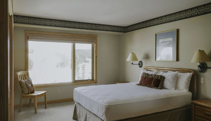Zimmer - Shoshone Condominium Hotel.