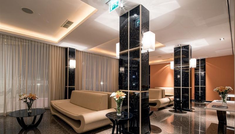 Sala - IU Hotel Huambo