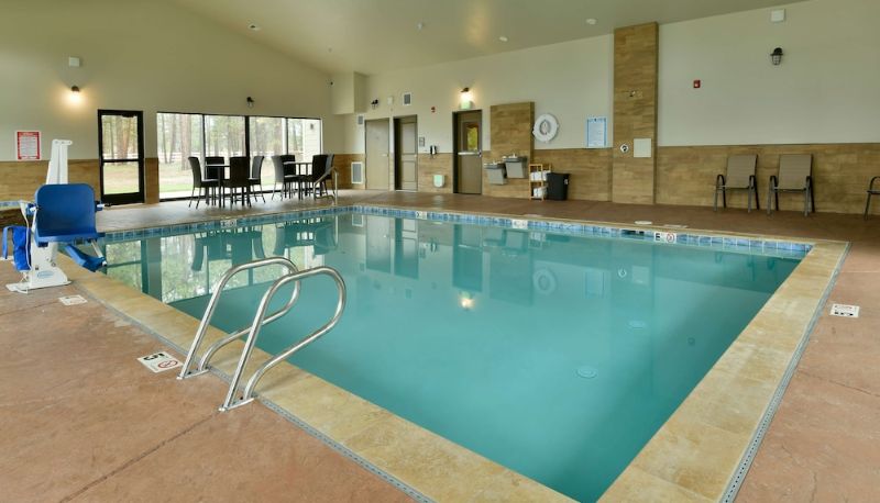 Piscina - GrandStay Hotel & Suites Sisters