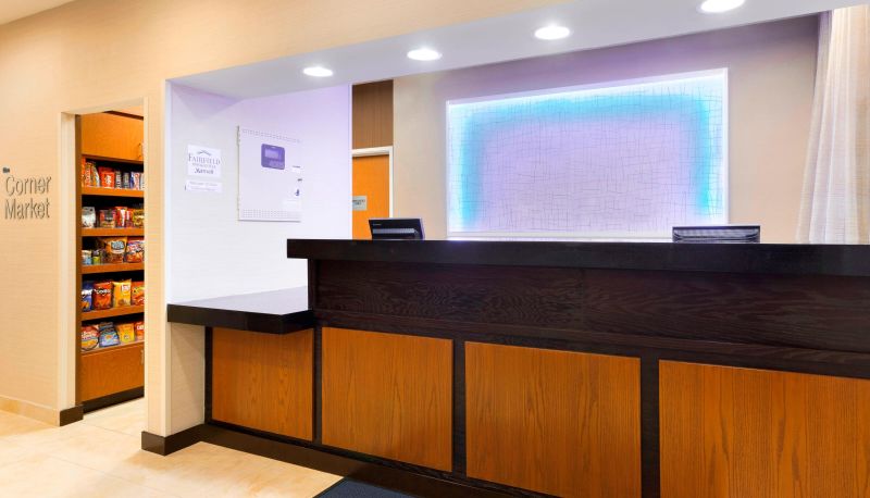 Lobby - Fairfield Inn and Suites by Marriott Midland