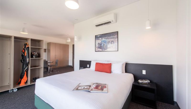 Zimmer - Rydges Pit Lane Hotel