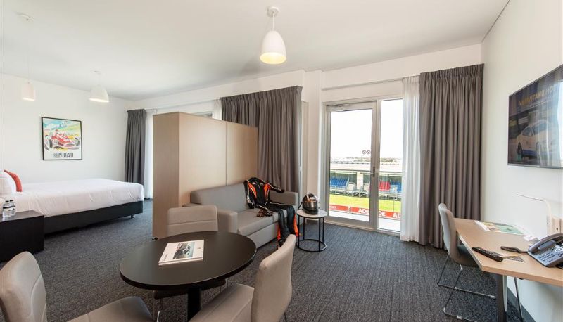Zimmer - Rydges Pit Lane Hotel