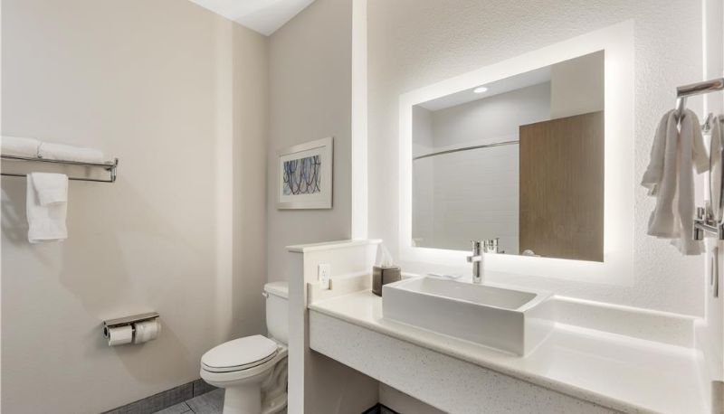 Camera - Best Western Green Oak Inn & Suites
