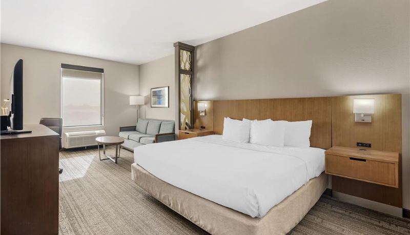 Camera - Best Western Green Oak Inn & Suites