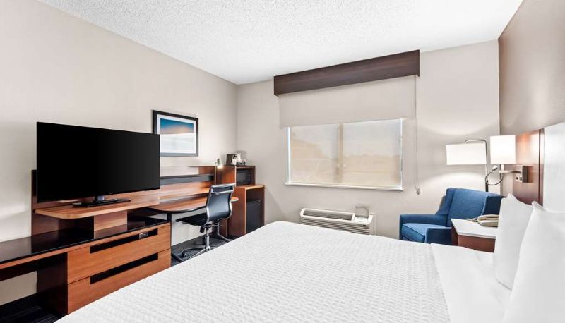 Room - Best Western Ottumwa Inn & Suites