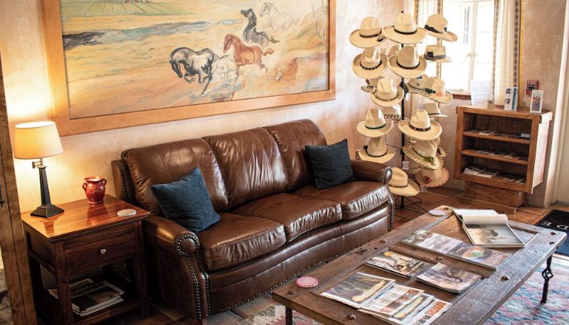 Lobby - SIERRA GRANDE LODGE