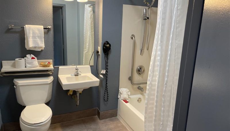 Zimmer - SureStay Plus by Best Western Durham Medical Center