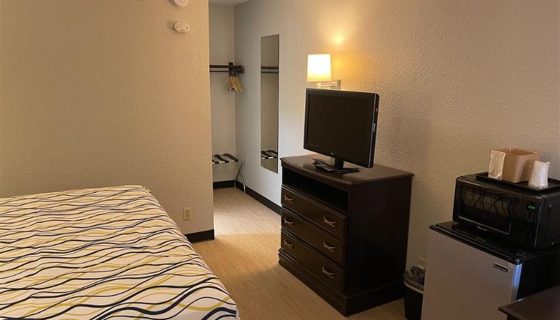Room - SureStay Plus by Best Western Durham Medical Center
