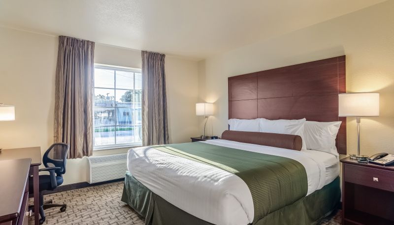 Camera - Cobblestone Inn & Suites - Bridgeport