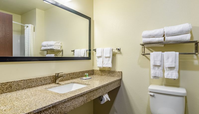 Camera - Cobblestone Inn & Suites - Bridgeport