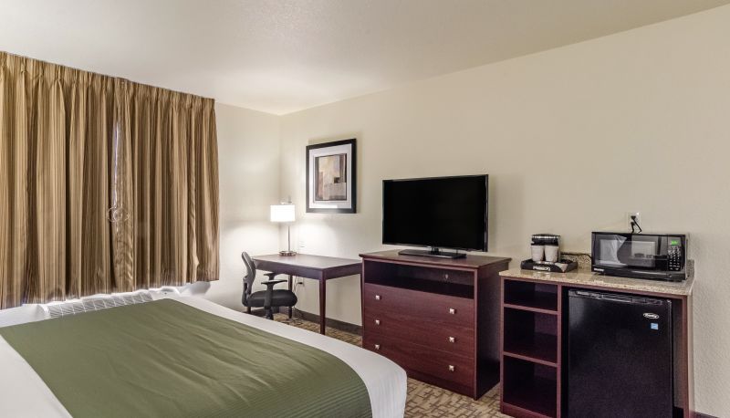 Camera - Cobblestone Inn & Suites - Bridgeport