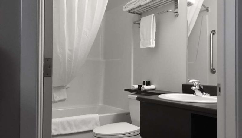 Zimmer - Villa Inn & Suites SureStay Collection by Best Western