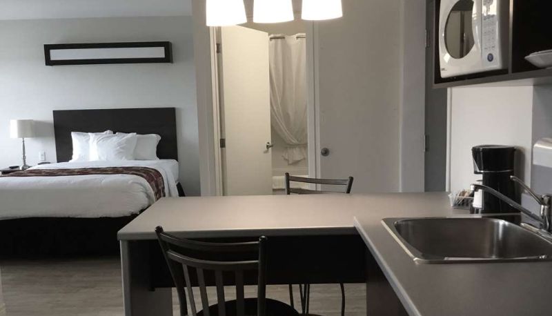 Suite - Villa Inn & Suites SureStay Collection by Best Western