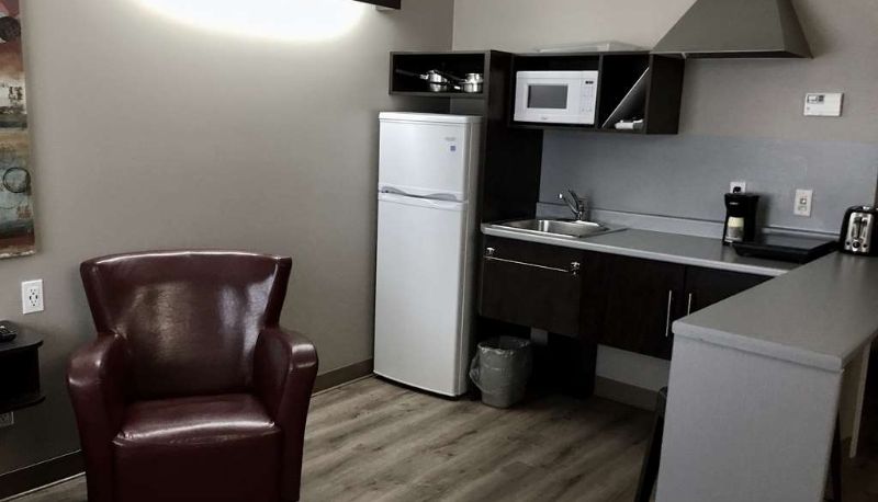 Suite - Villa Inn & Suites SureStay Collection by Best Western