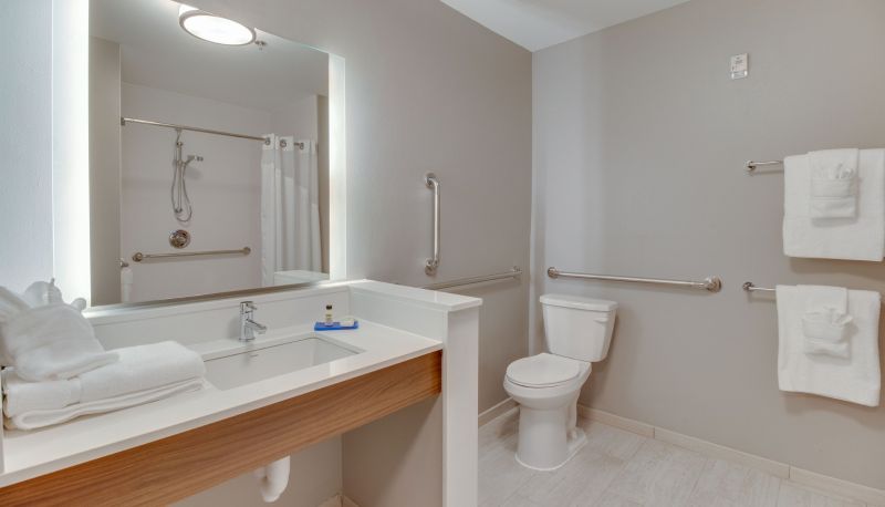 Zimmer - Holiday Inn Express & Suites UNION CITY by IHG