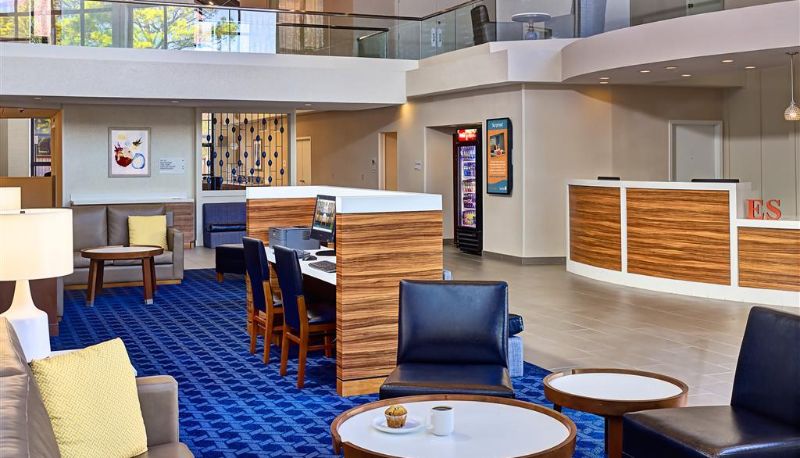 Hall - Sonesta Simply Suites Memphis East Poplar Pike