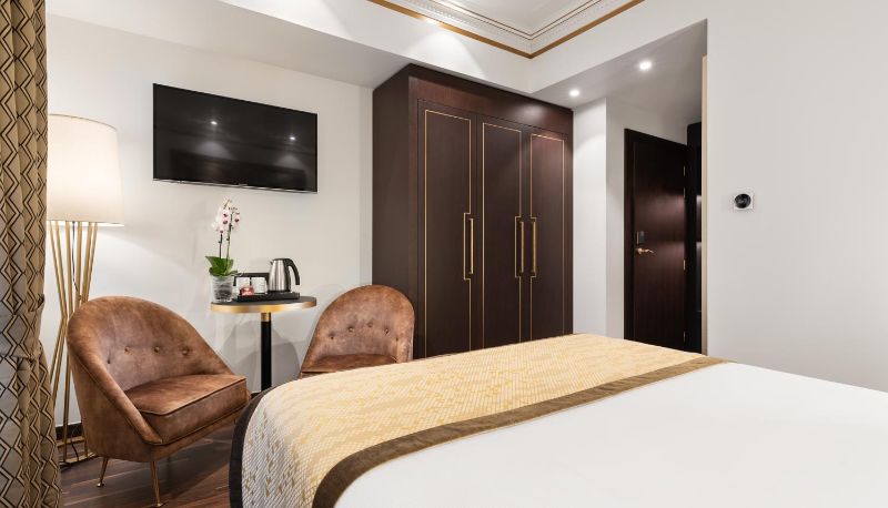 Info - AUREA LEGENDS BY EUROSTARS HOTEL COMPANY