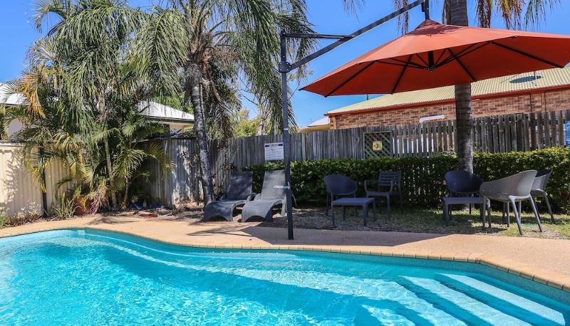 Pool - Clermont Country Motor Inn