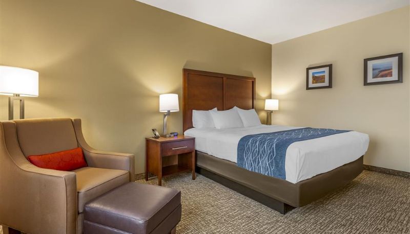 Room - Comfort Inn Brewster