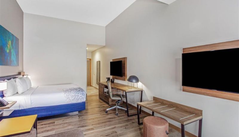 Room - La Quinta Inn & Suites by Wyndham Miramar Beach-Destin