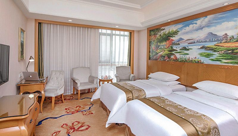 Camera - Hebei province Hotel )  Qian ’an vienna hotel(Tianbo People’s Square Qian'an Tianbo People's Square
