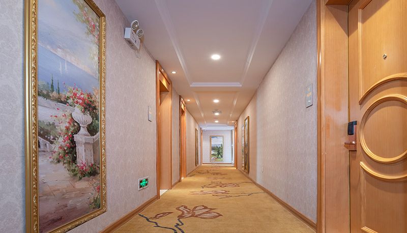Zewnętrzna część hotelu - Vienna SanHao Hotel (Lanzhou East Market Meteorological Bureau Subway Station Hotel) metro station store of Lanzhou East market Meteorological Bureau