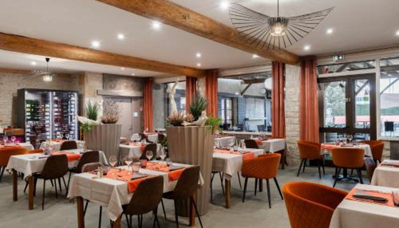 Frühstücksraum innerhalb des Restaurants - Logis Hôtel Restaurant Saint Romain