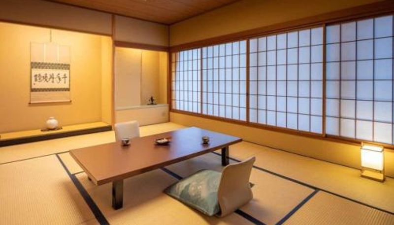 Camera - RYOKAN OQOQ-Tamai Bekkan