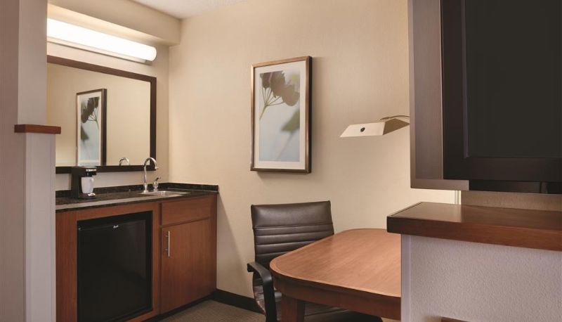 Room - Hyatt Place Chicago Hoffman Estates