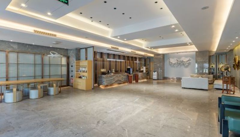 Zona de bienestar y gimnasio - EARL FAMILY  Hotel