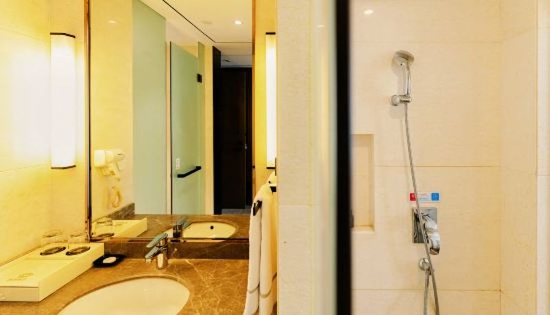 Camera - Crown Hotel