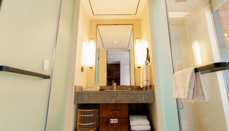 Camera - Crown Hotel