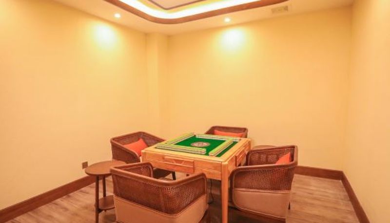 Zona de bienestar y gimnasio - Mount Emei Zhizhu Resort Hotel