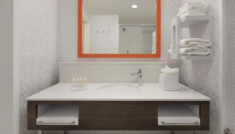 Zimmer - Hampton Inn Santa Cruz West