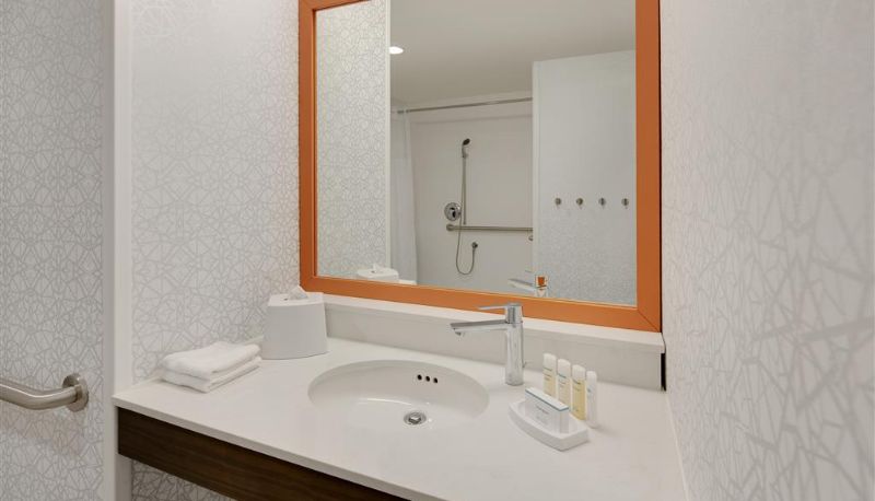 Zimmer - Hampton Inn Santa Cruz West