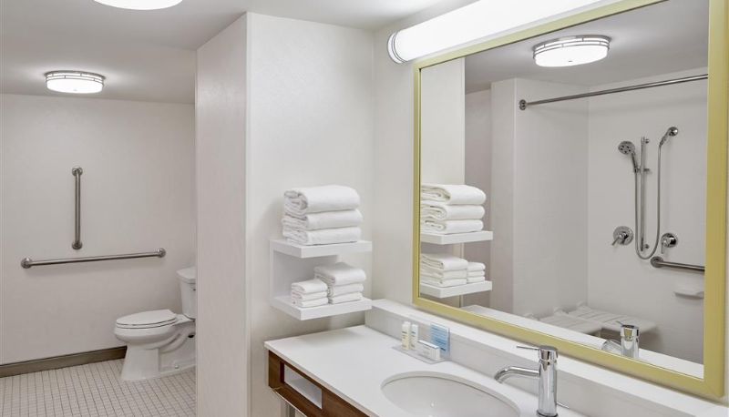 Camera - Hampton Inn and Suites Atlanta Midtown
