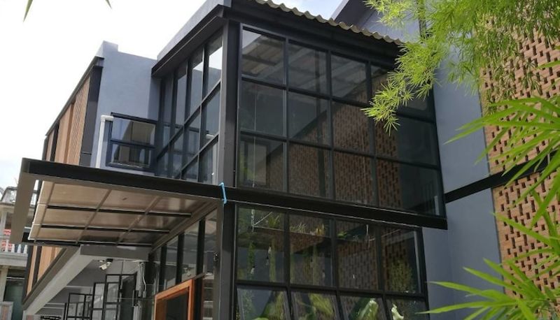 Info - Hug Inn Phrae