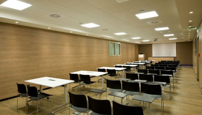 Sala riunioni - Viola Mhotel