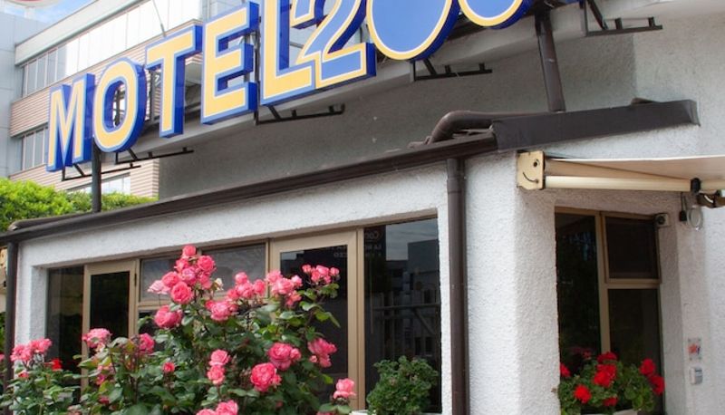 Info - Hotel Motel 2000