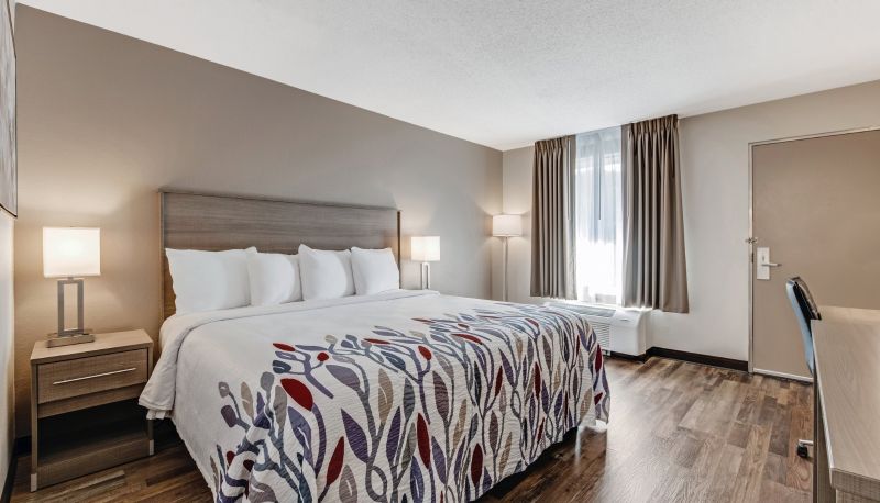 Zimmer - Red Roof Inn & Suites Wilkesboro