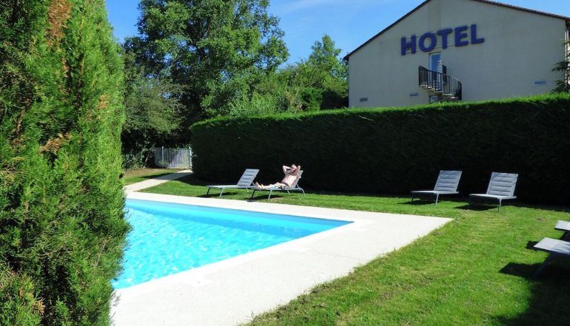 Pool - Brit Hotel Confort Villefranche-de-Rouergue