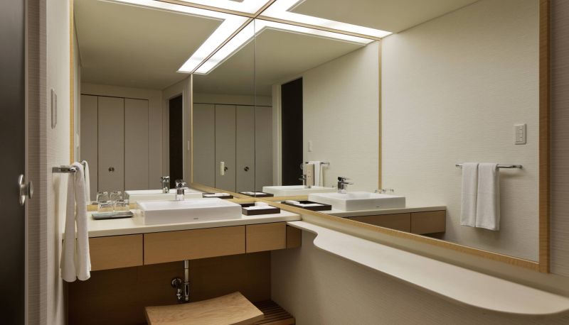 Kamer - The Prince Kyoto Takaragaike Autograph Collection