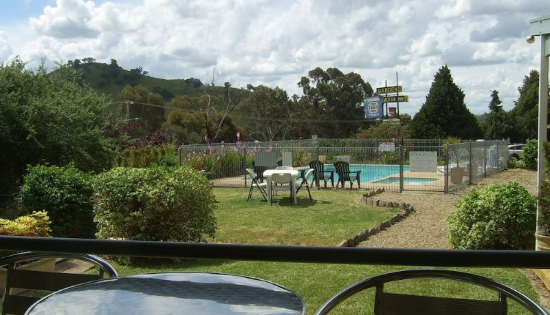 Pool - Garden Motor Inn