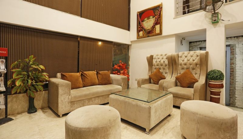 Sala - Collection O 8479 Hotel Ambience