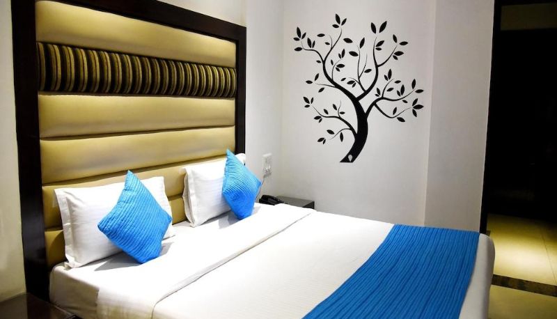 Standard room - OYO 3537 Hotel Landmark