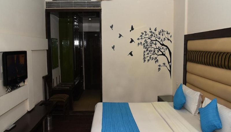 Standard room - OYO 3537 Hotel Landmark