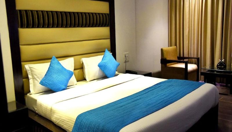 Standard room - OYO 3537 Hotel Landmark