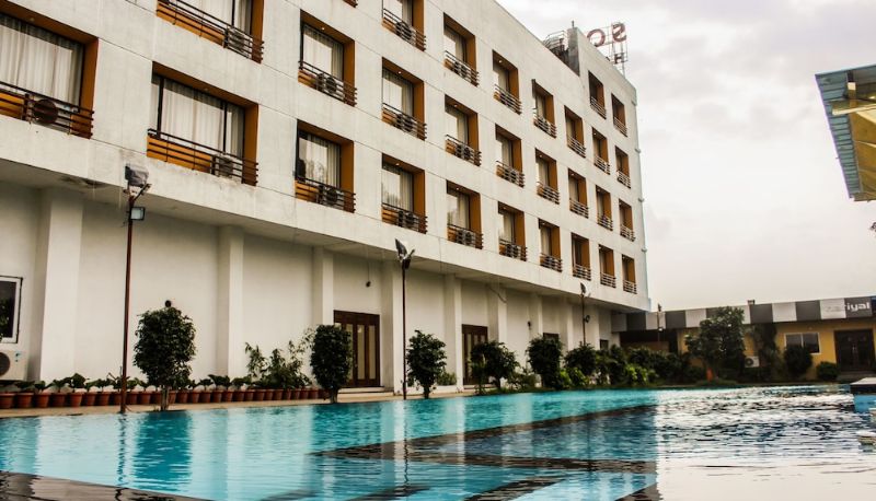 Pool - Solitaire Hotel and Resort