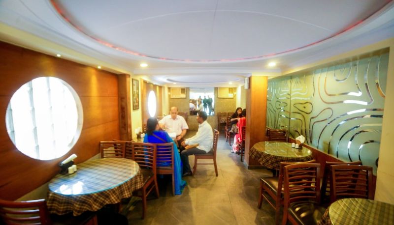 Restaurant - Hotel Lucky Near BKC