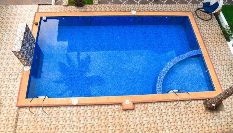 Piscina - Royale Nirvana Resort